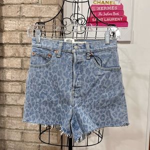 NWT Levi’s leopard print rib cage shorts